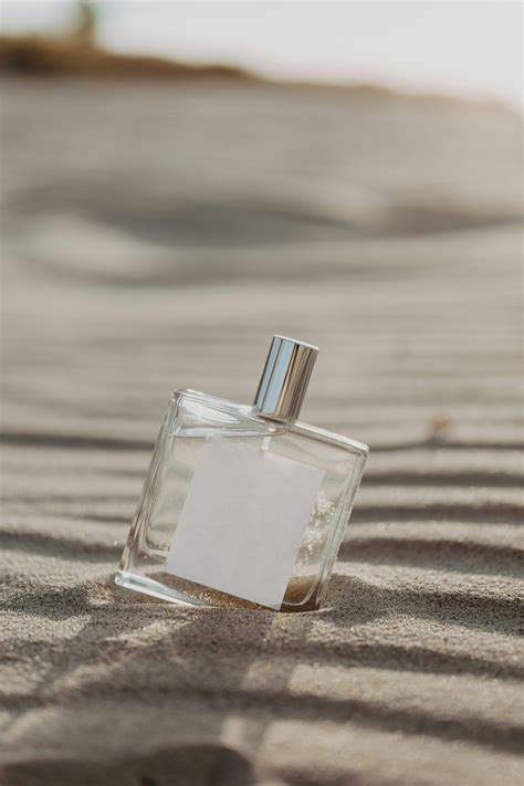 source.unsplash.com 220 perfume 1.